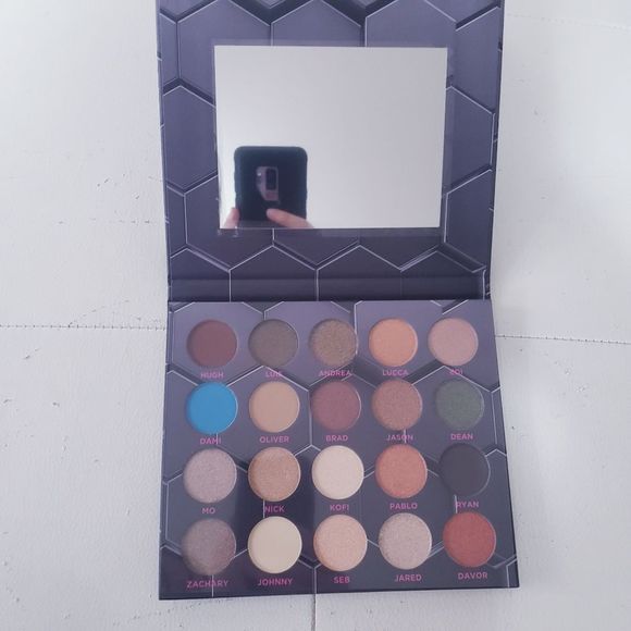 🌟HOSTPICK🌟Barbella Eyeshadow Palette| Beebeauty London - Picture 5 of 7
